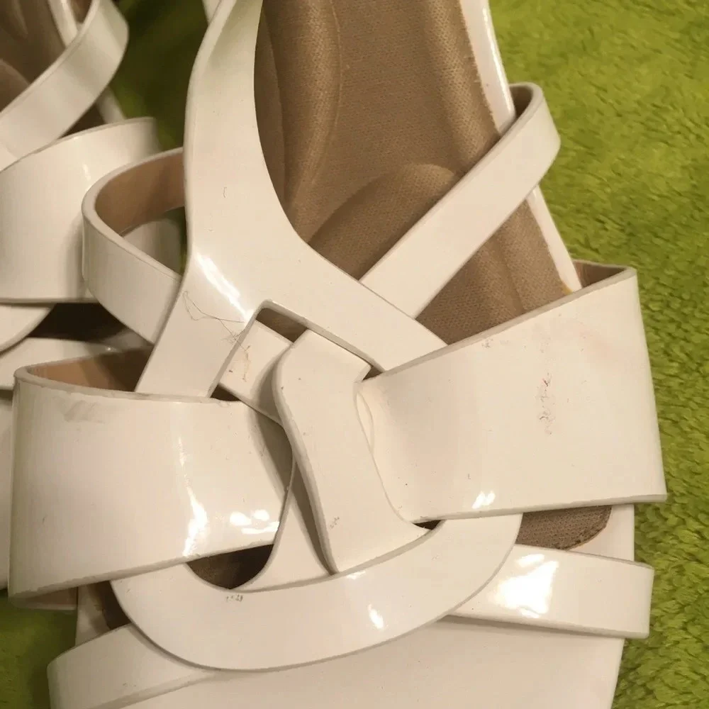EUC WNS Cream Heels Sz 9.5